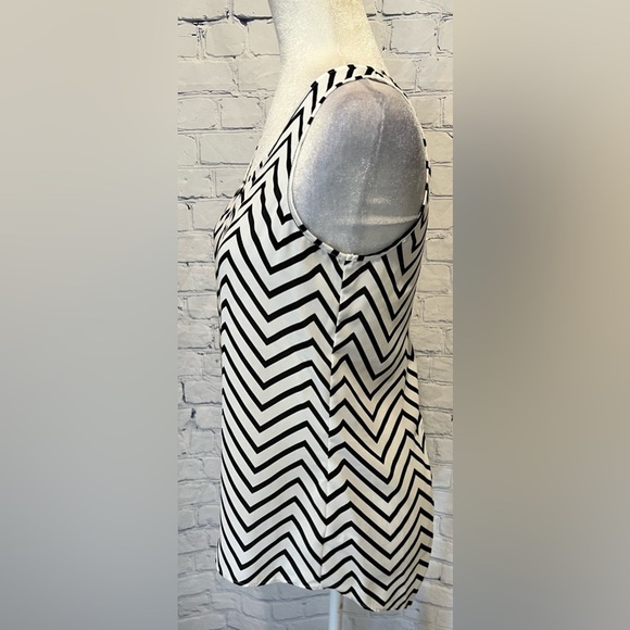 Express Women Size S Black & White Herringbone Split Back Tank Top - Picture 2 of 5